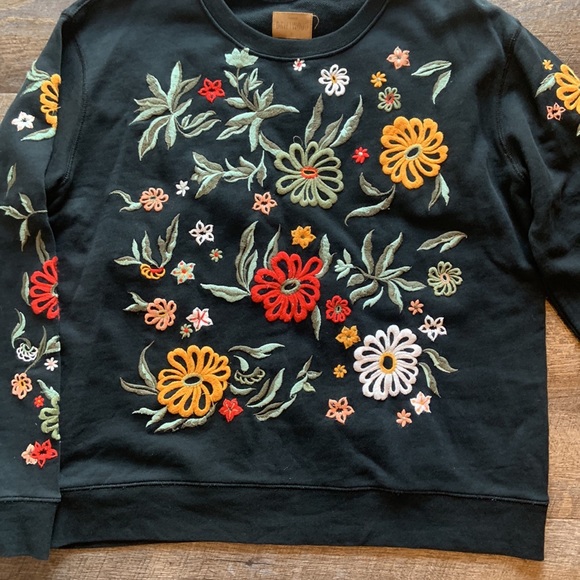 Driftwood Teddy Floral Embroidered Crewneck - Picture 2 of 9